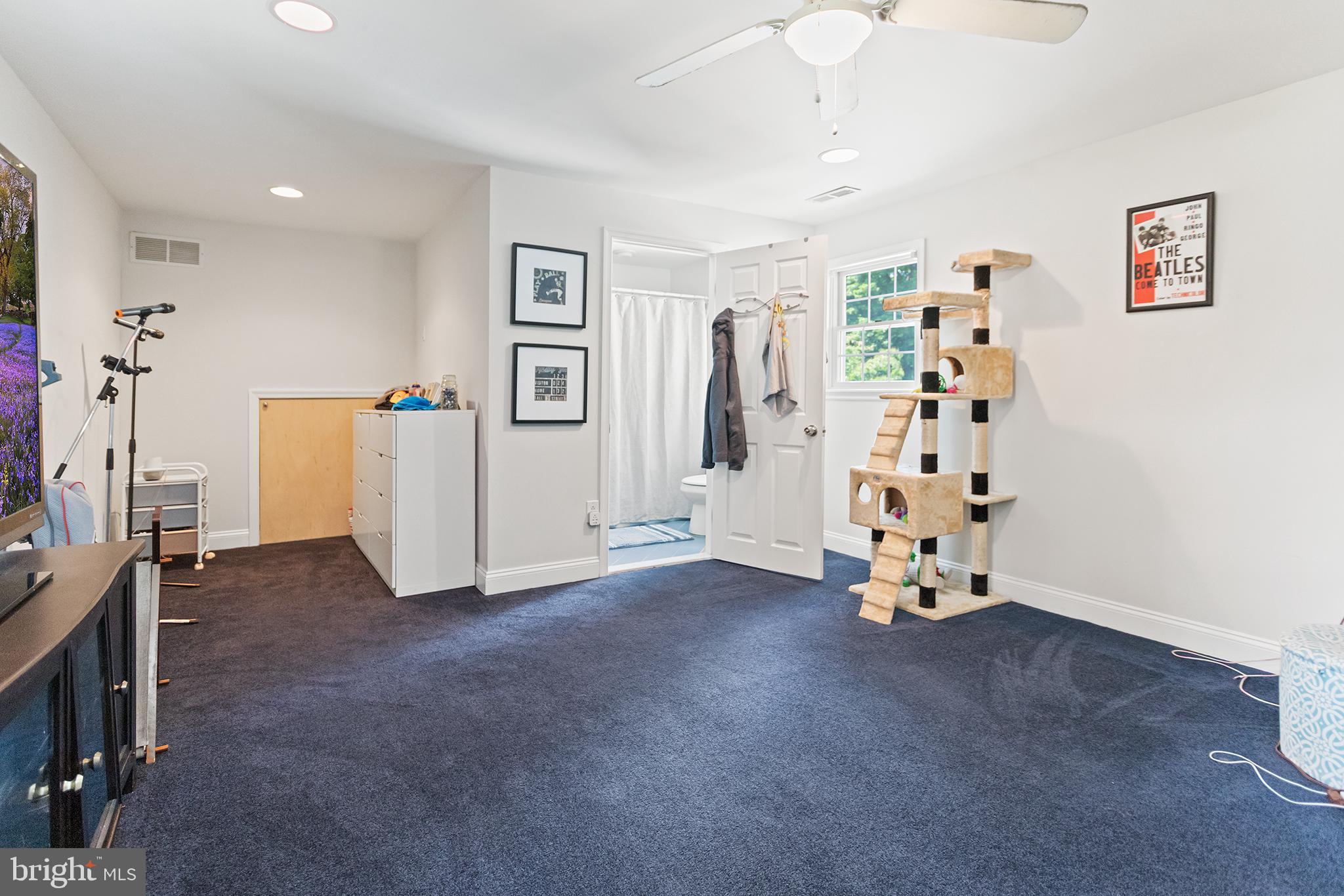 NEWTOWN SQ - Residential