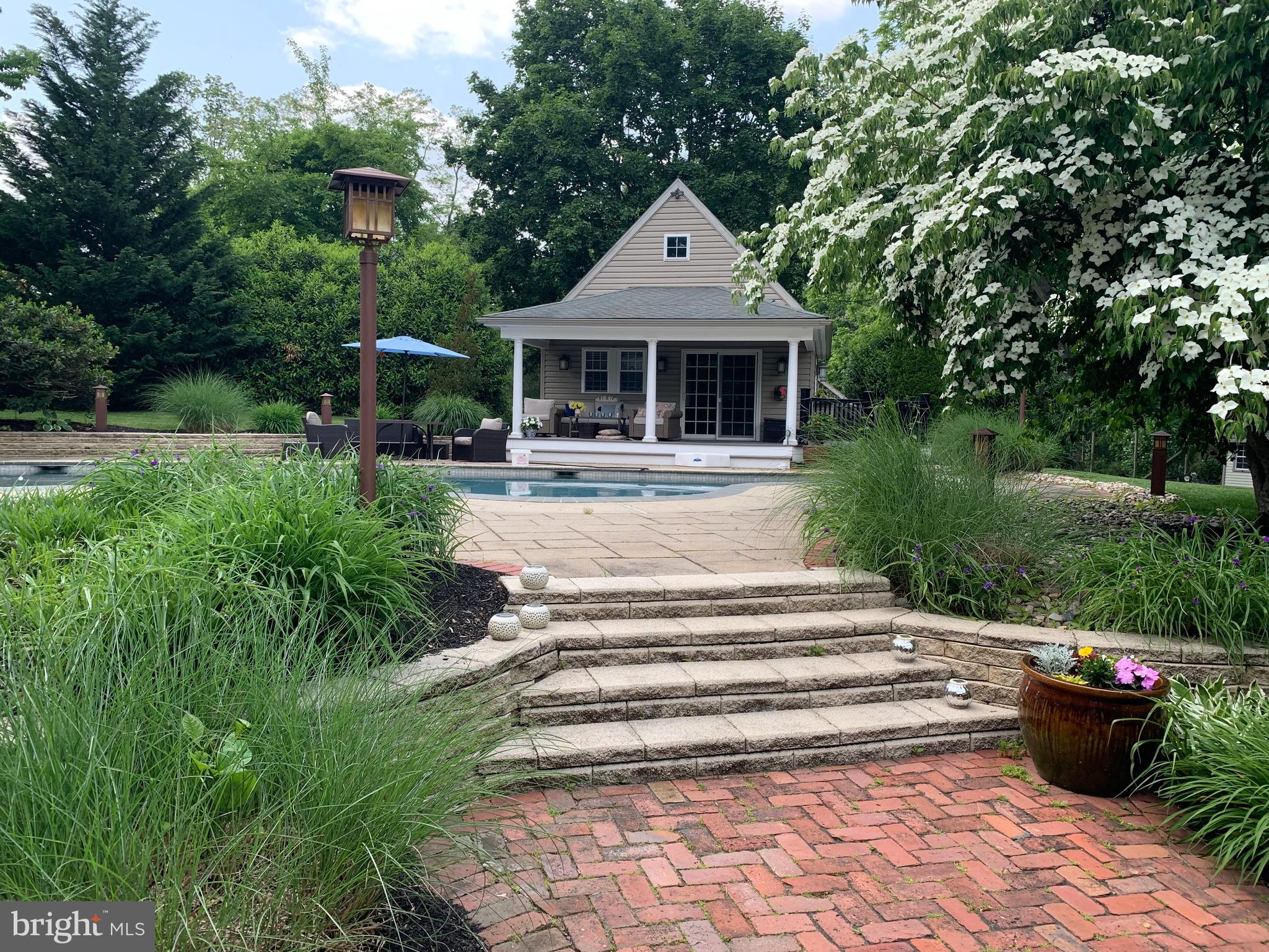 NEWTOWN SQ - Residential