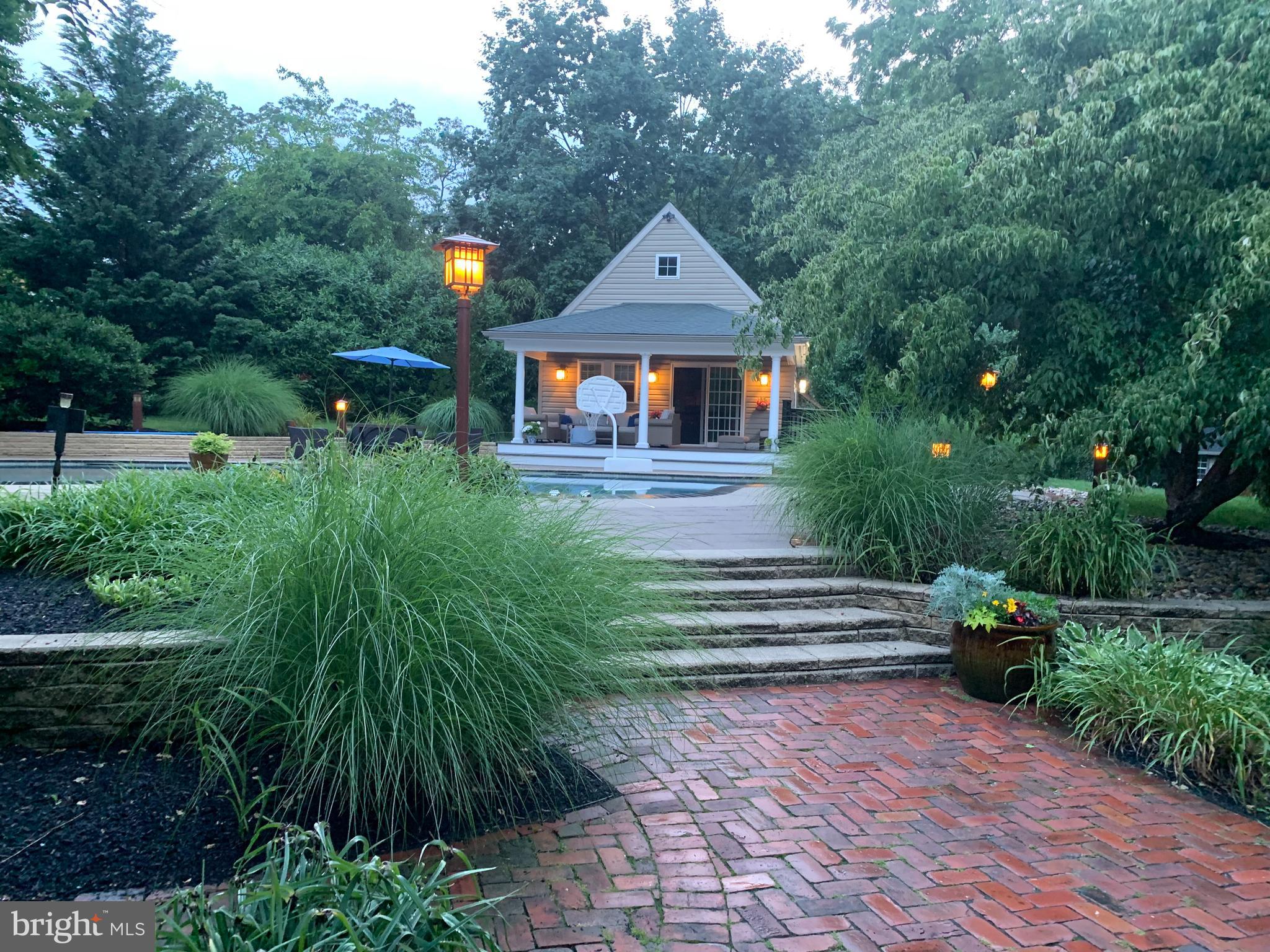 NEWTOWN SQ - Residential