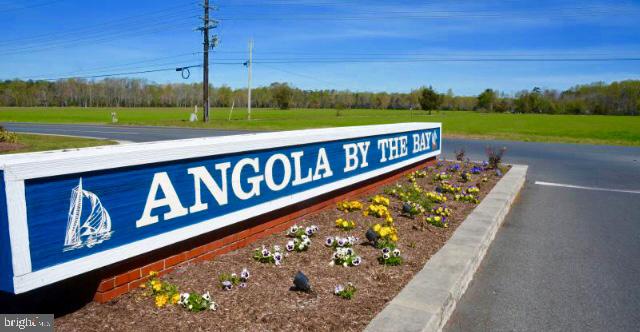 ANGOLA BY THE BAY - Land