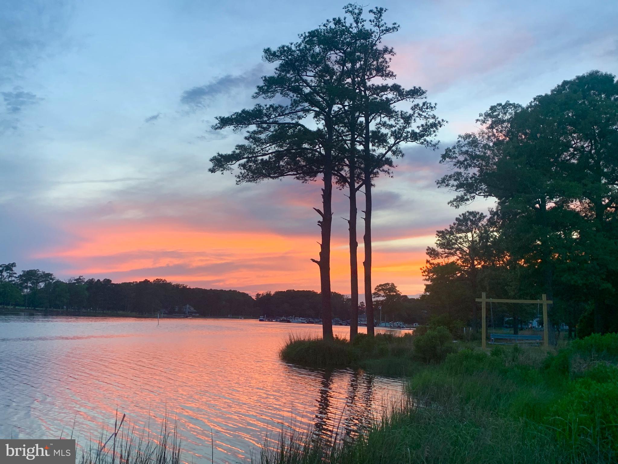 ANGOLA BY THE BAY - Land