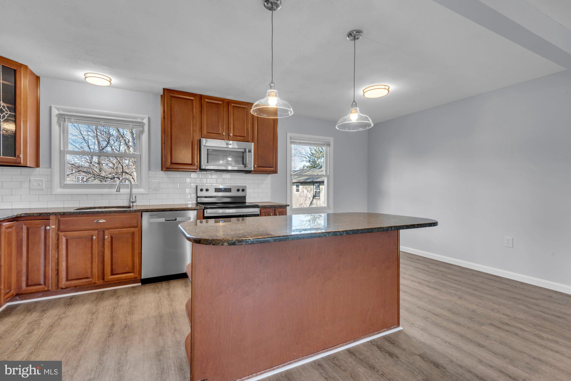 FOUR SEASONS ESTATES - Residential