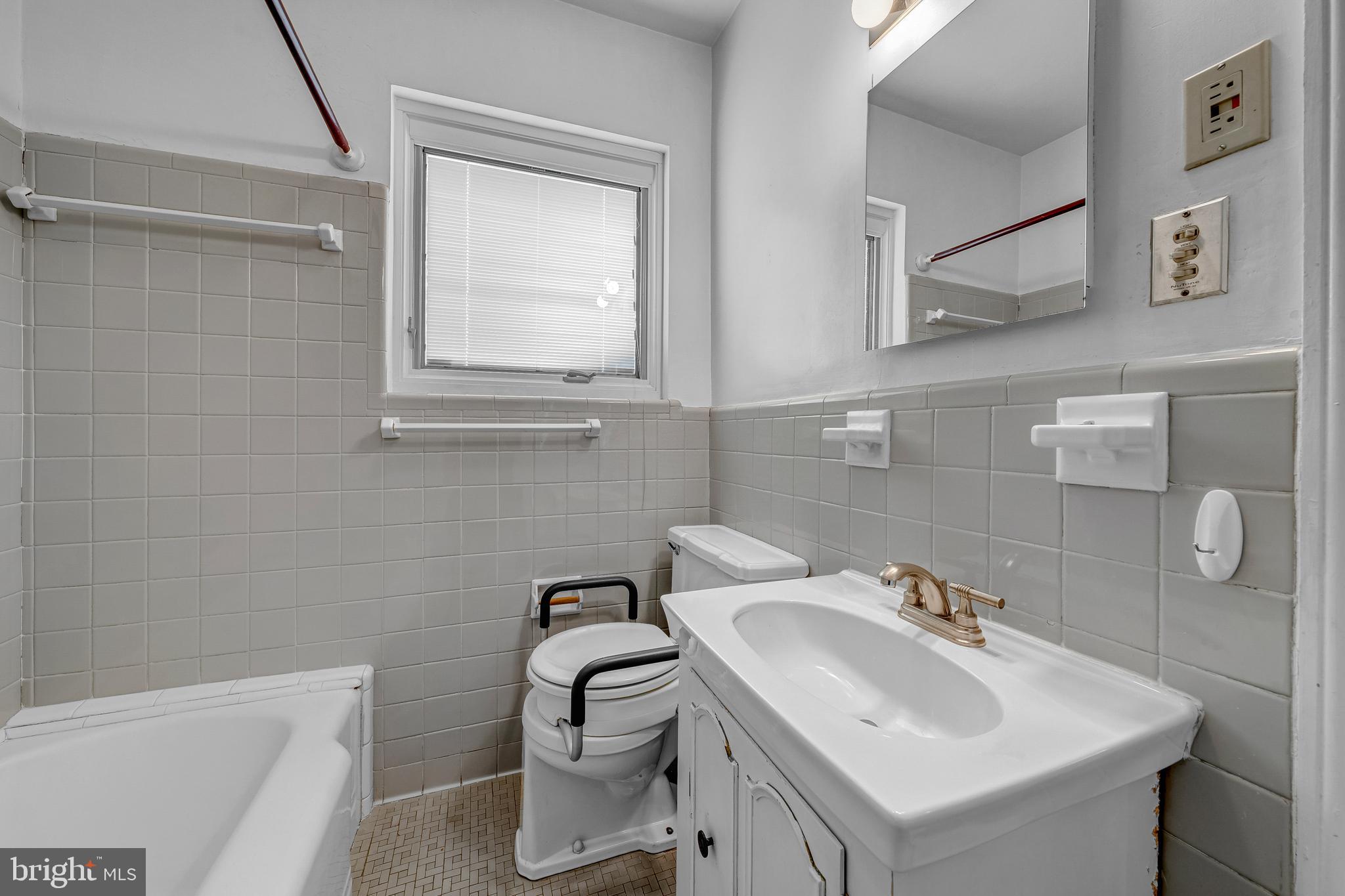 SHIRLEY WOODS - Residential