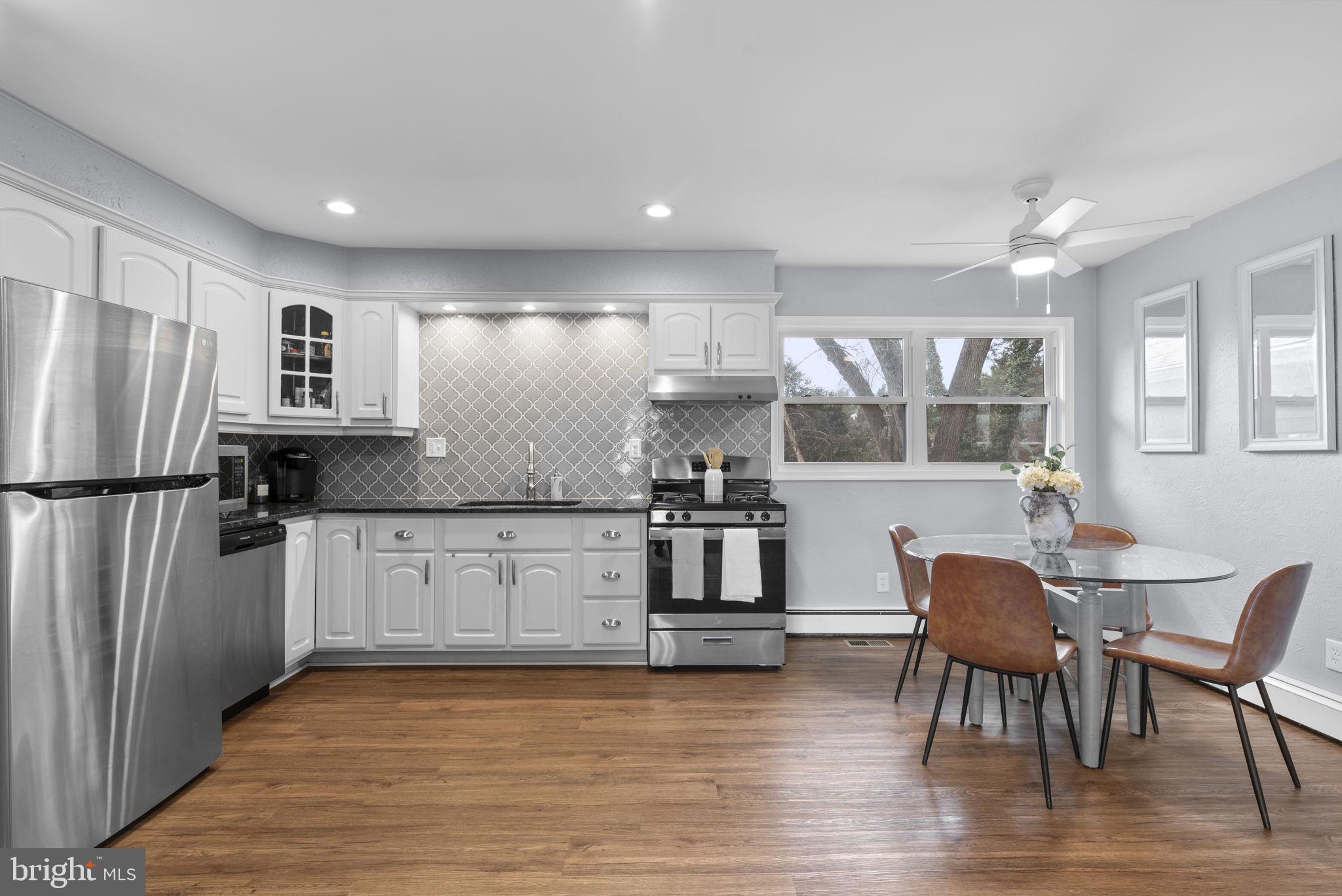 FONT HILL MANOR - Residential