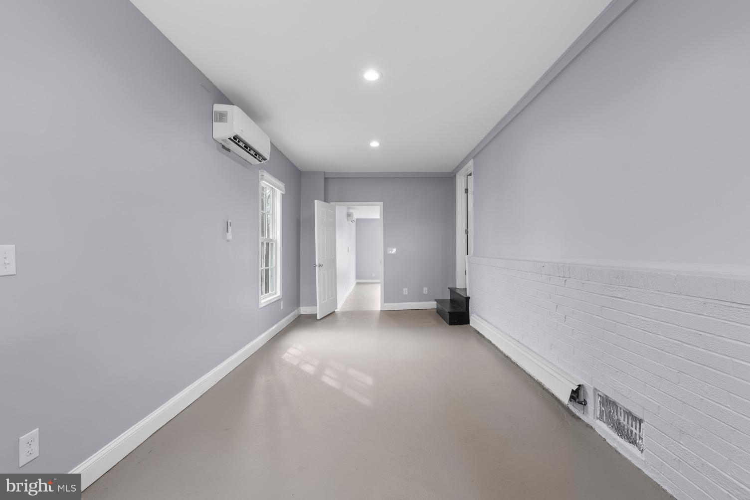 FONT HILL MANOR - Residential