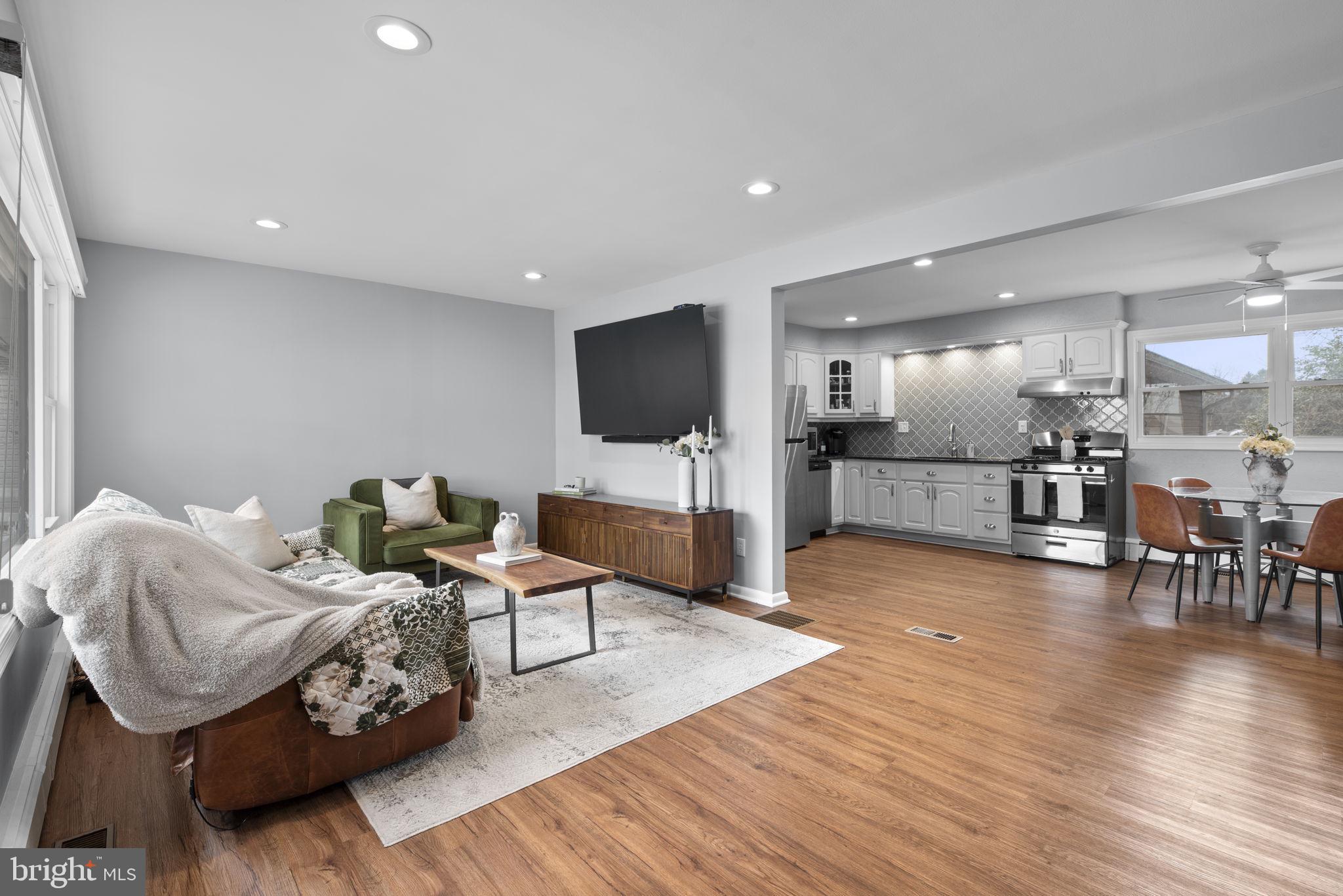 FONT HILL MANOR - Residential