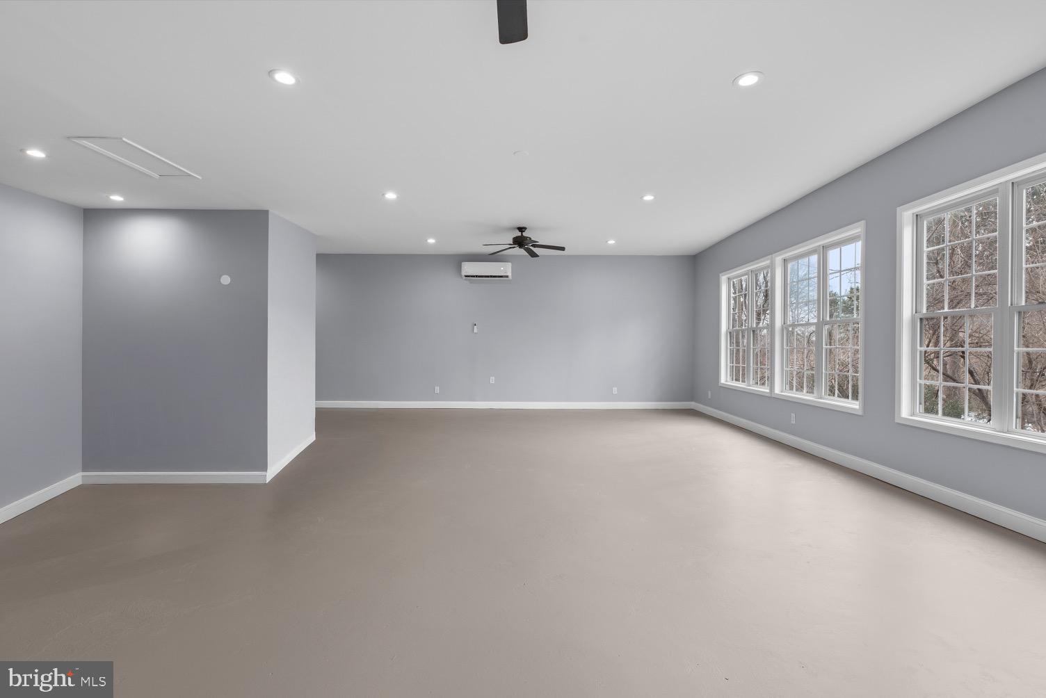 FONT HILL MANOR - Residential