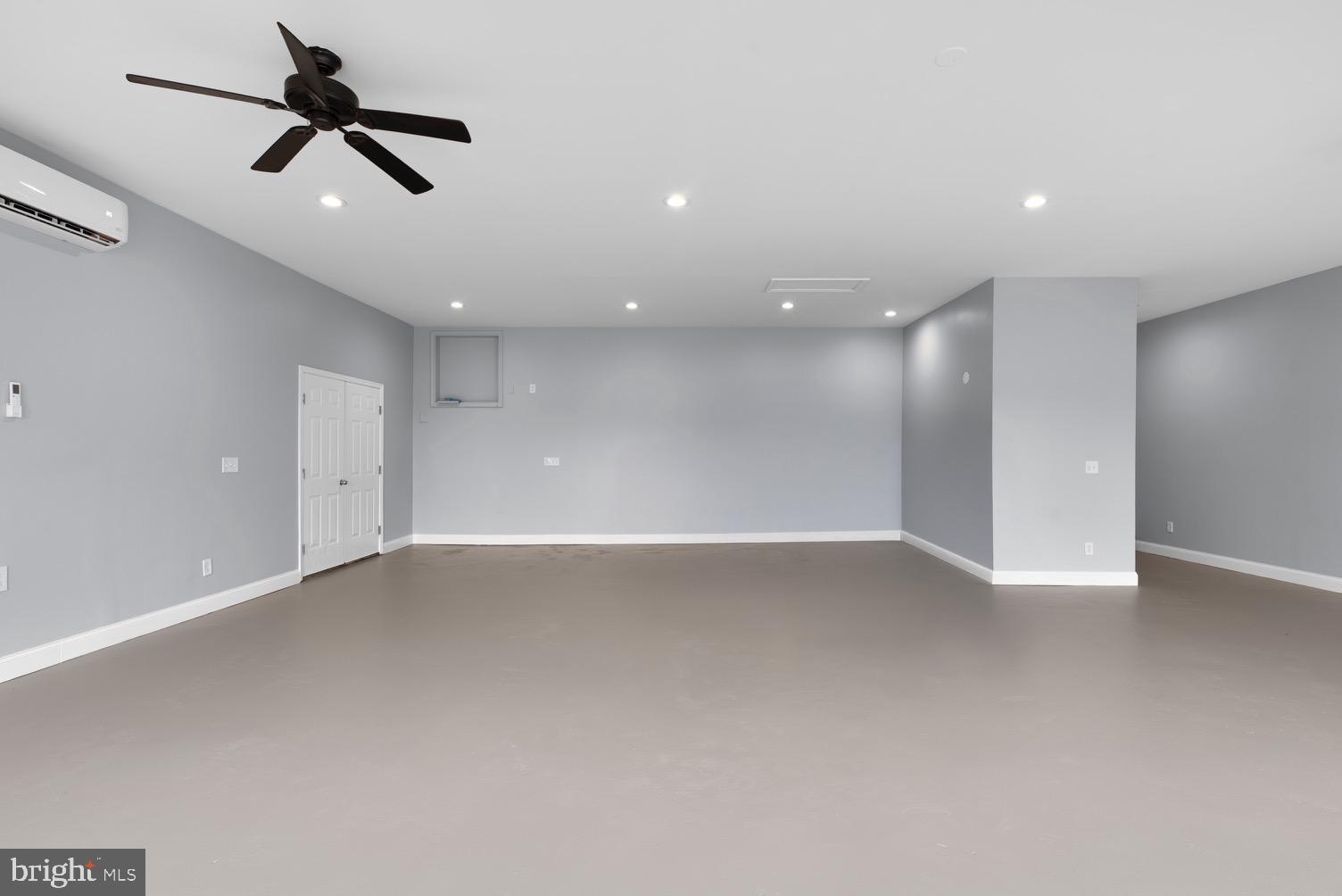 FONT HILL MANOR - Residential