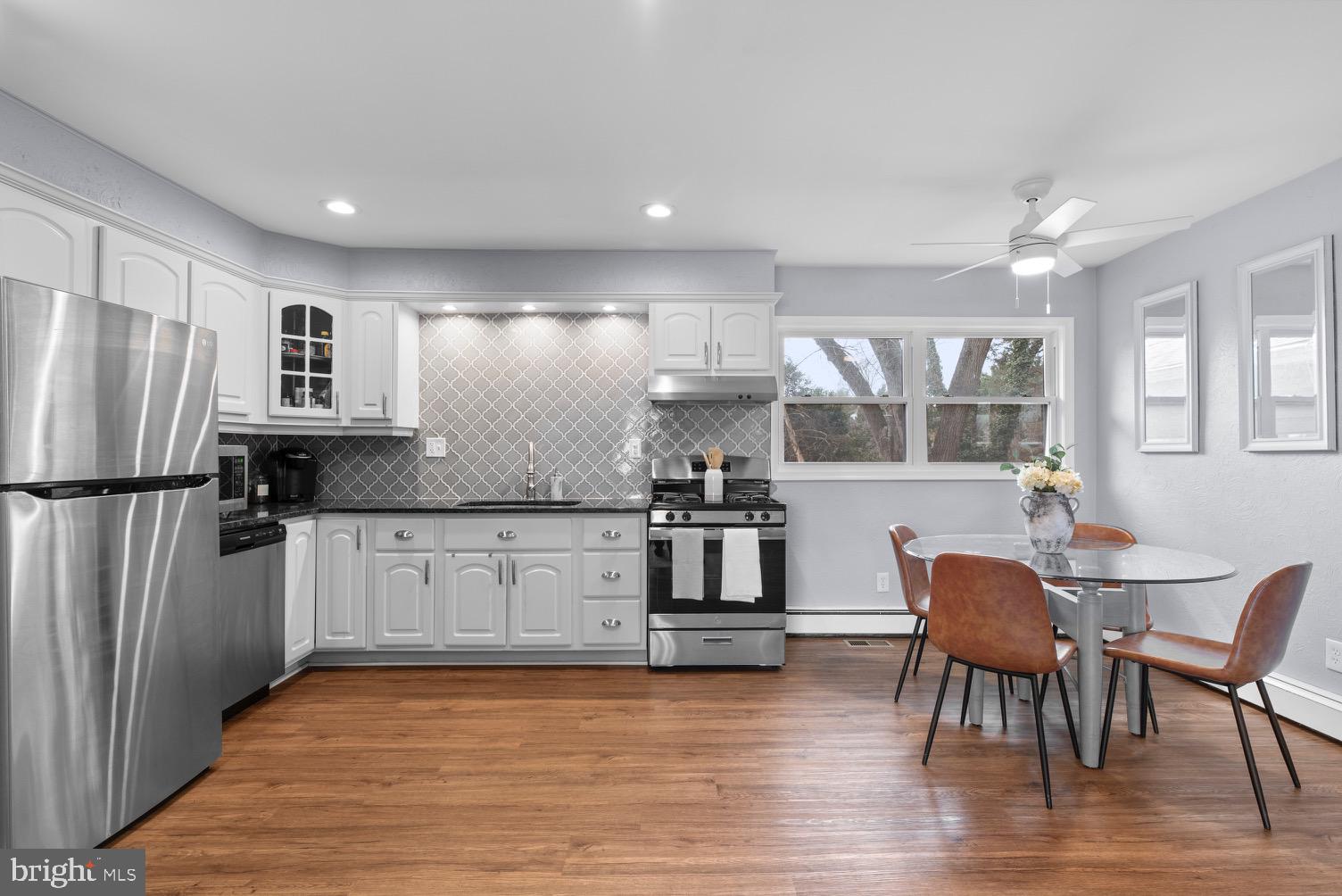 FONT HILL MANOR - Residential