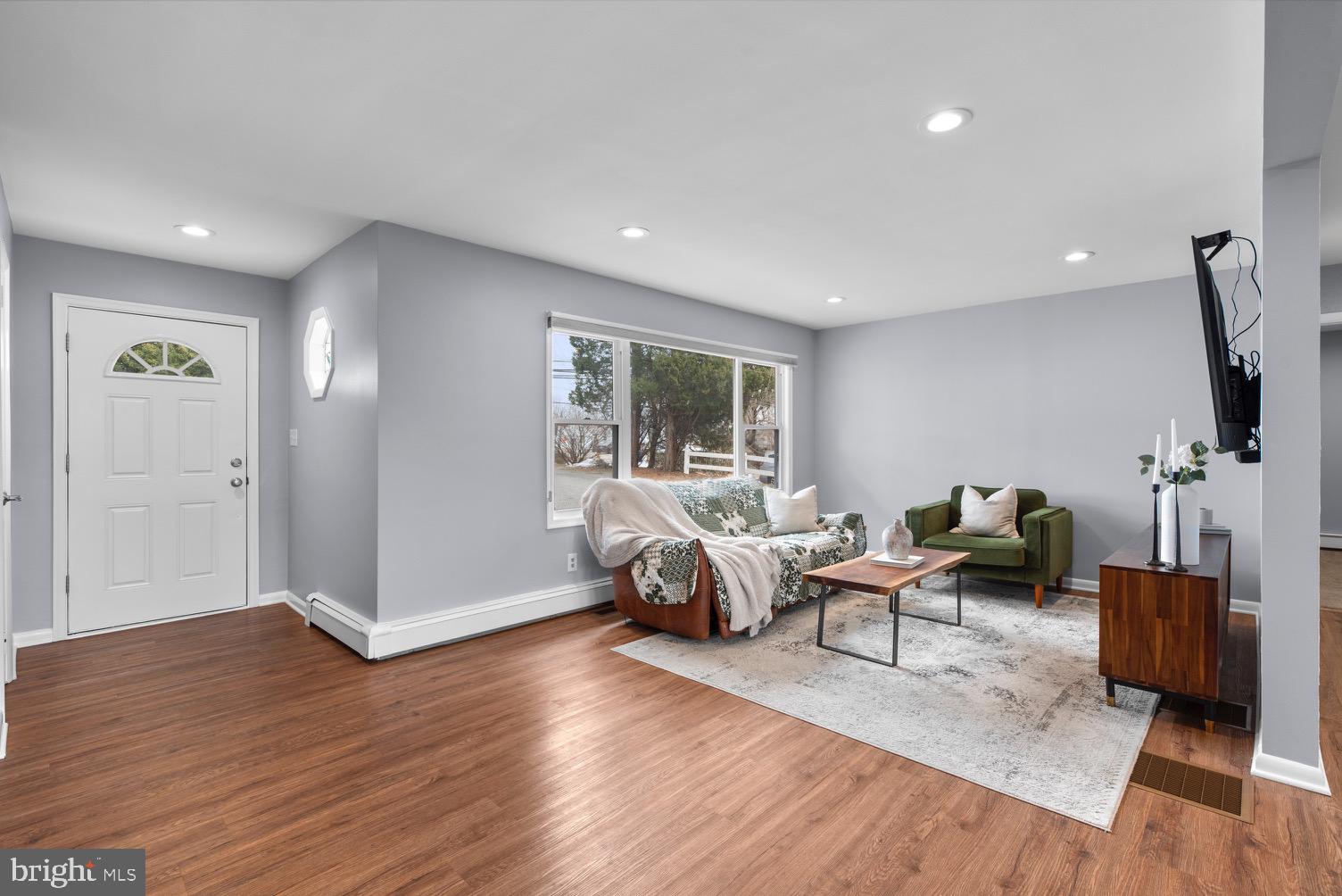 FONT HILL MANOR - Residential