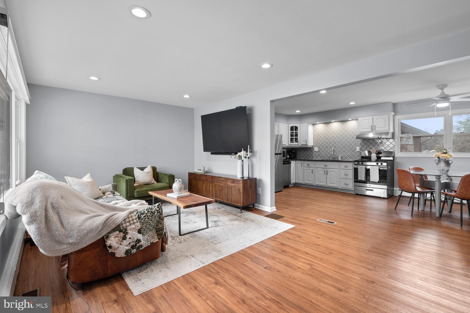 FONT HILL MANOR - Residential