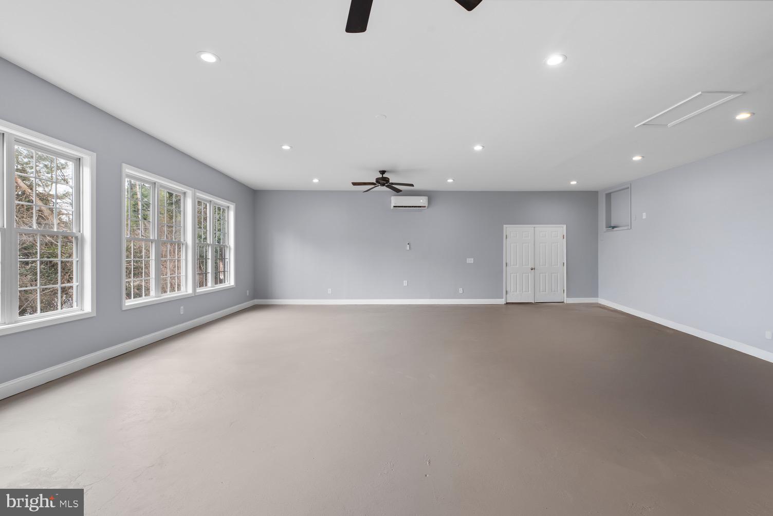 FONT HILL MANOR - Residential