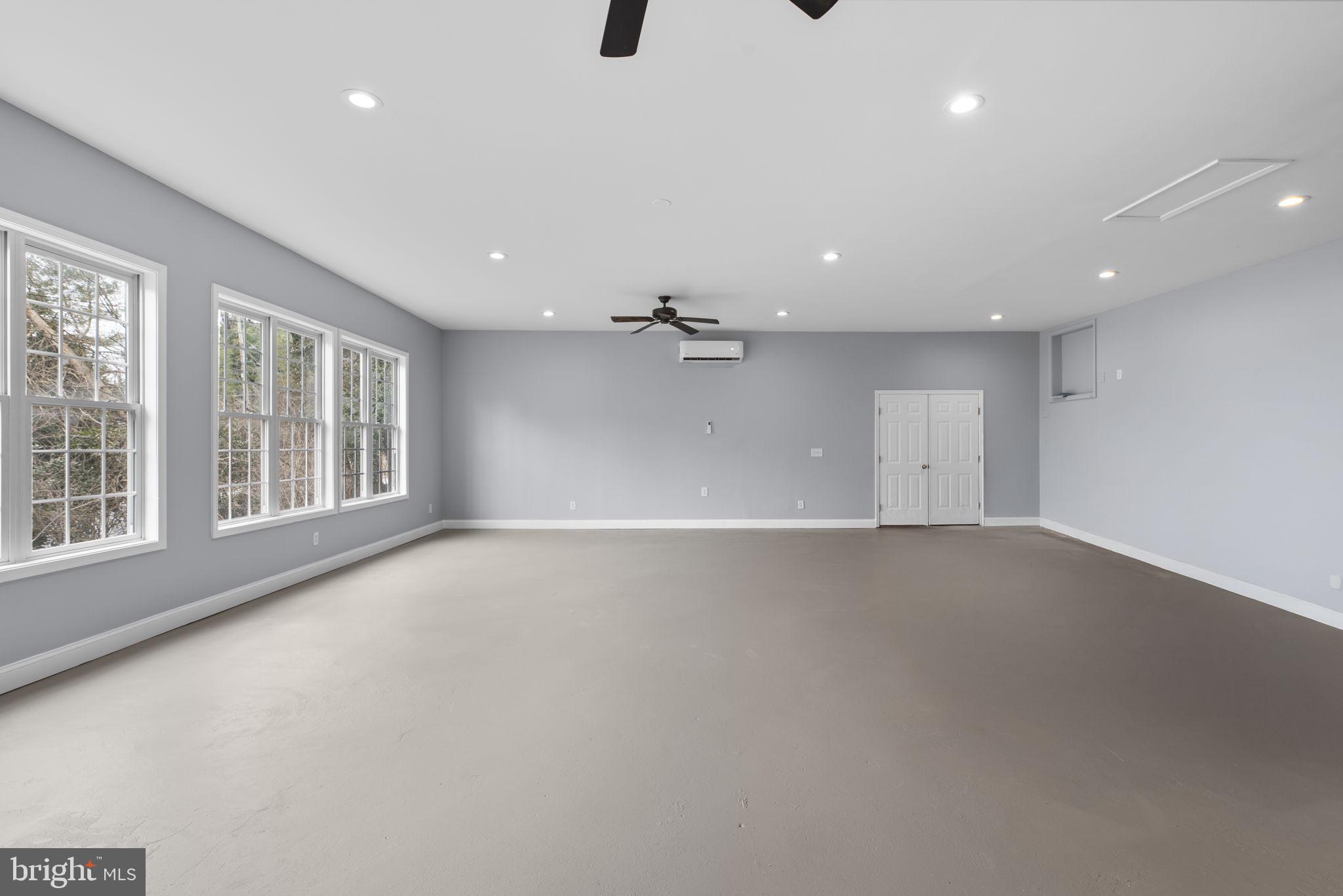 FONT HILL MANOR - Residential