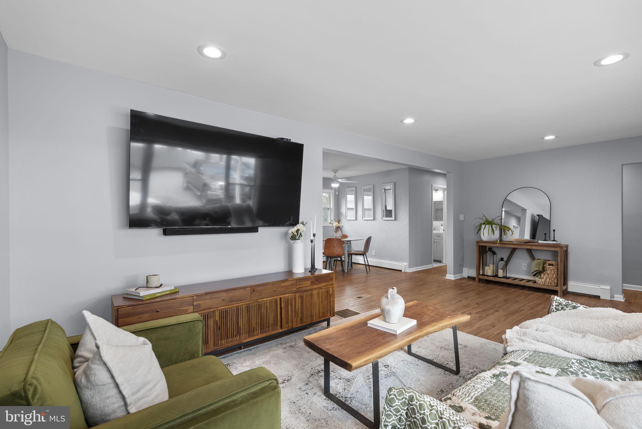 FONT HILL MANOR - Residential