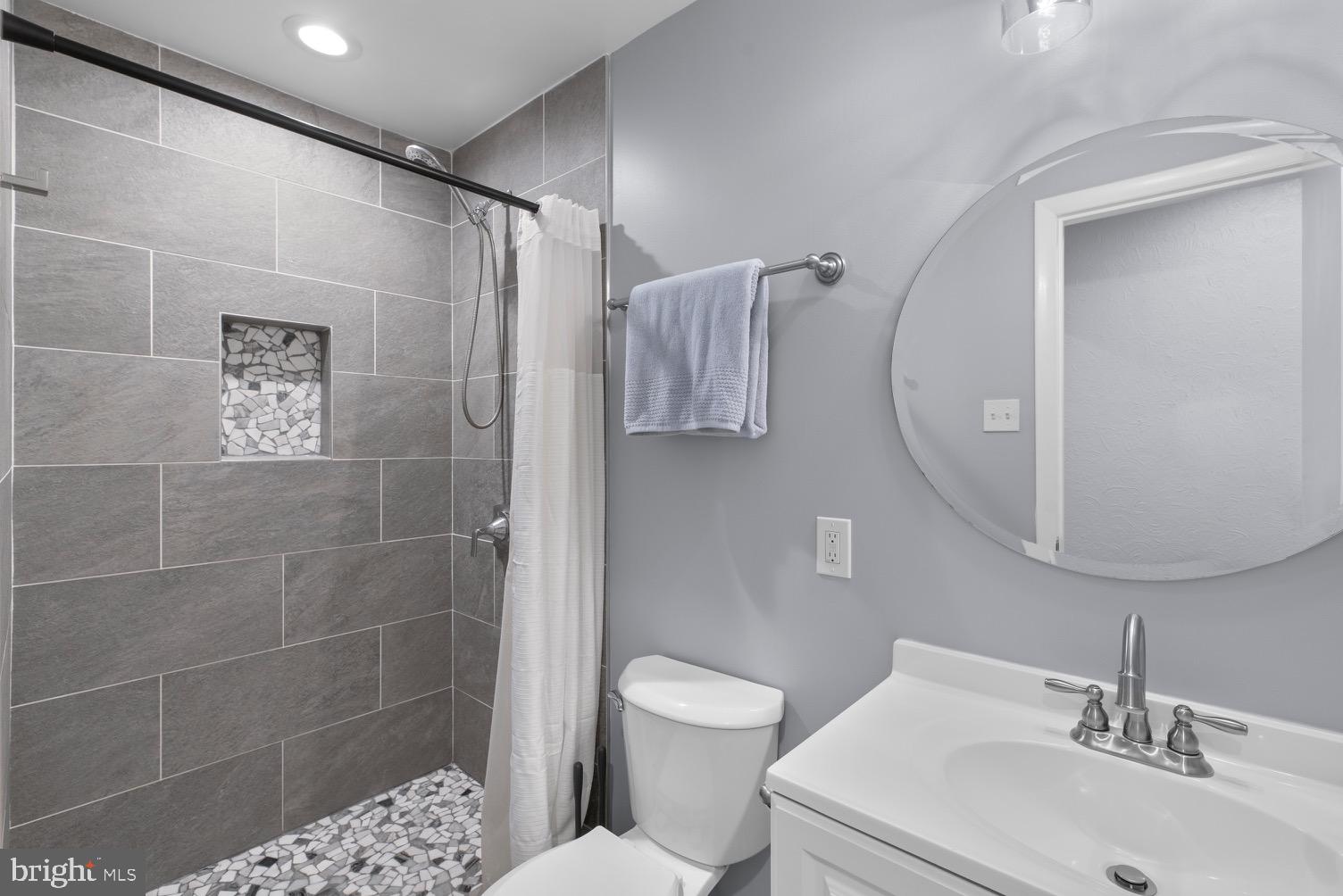 FONT HILL MANOR - Residential