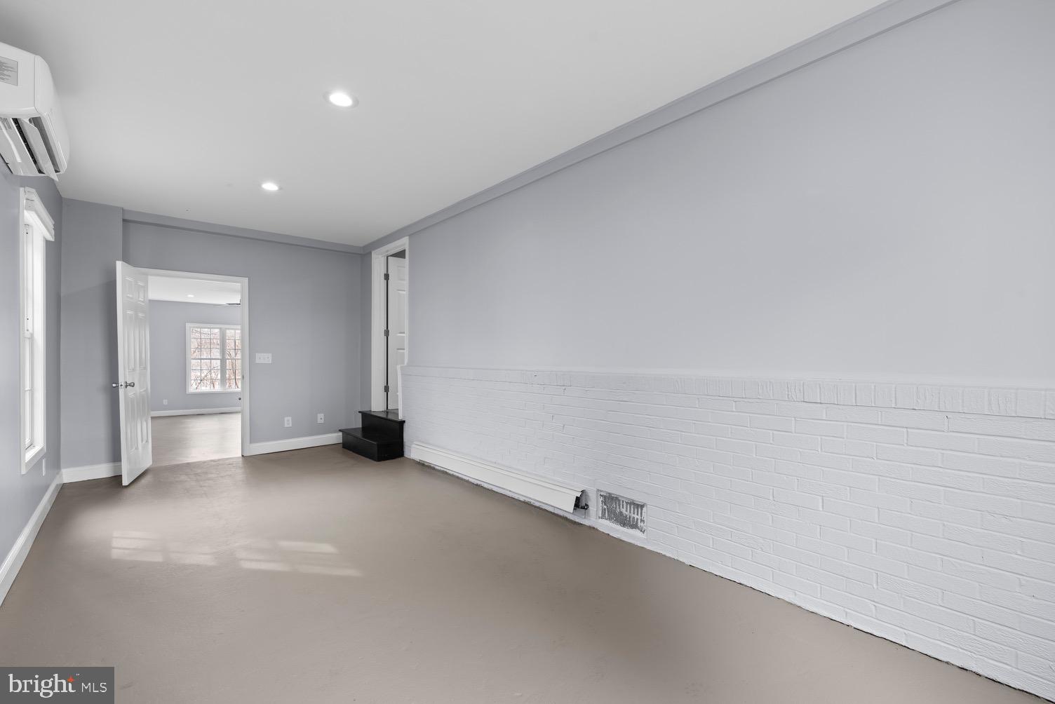 FONT HILL MANOR - Residential