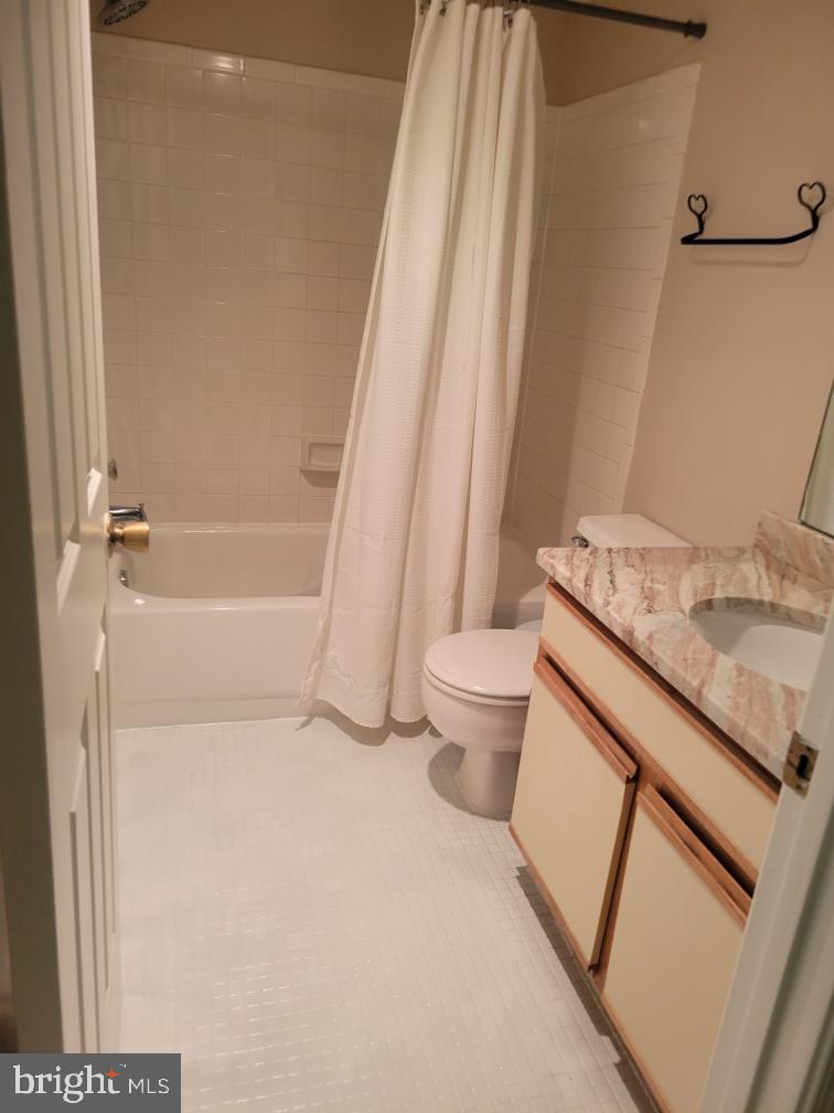 BATTERY HEIGHTS - Residential Lease