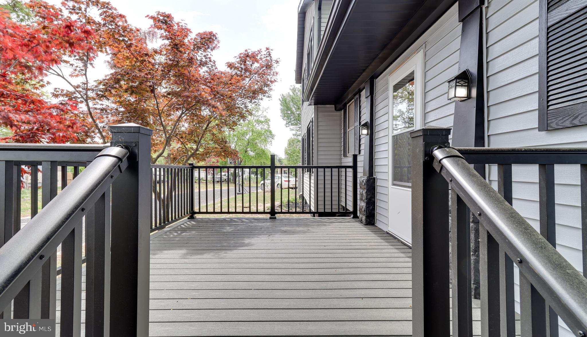 204 W LANDING ROAD