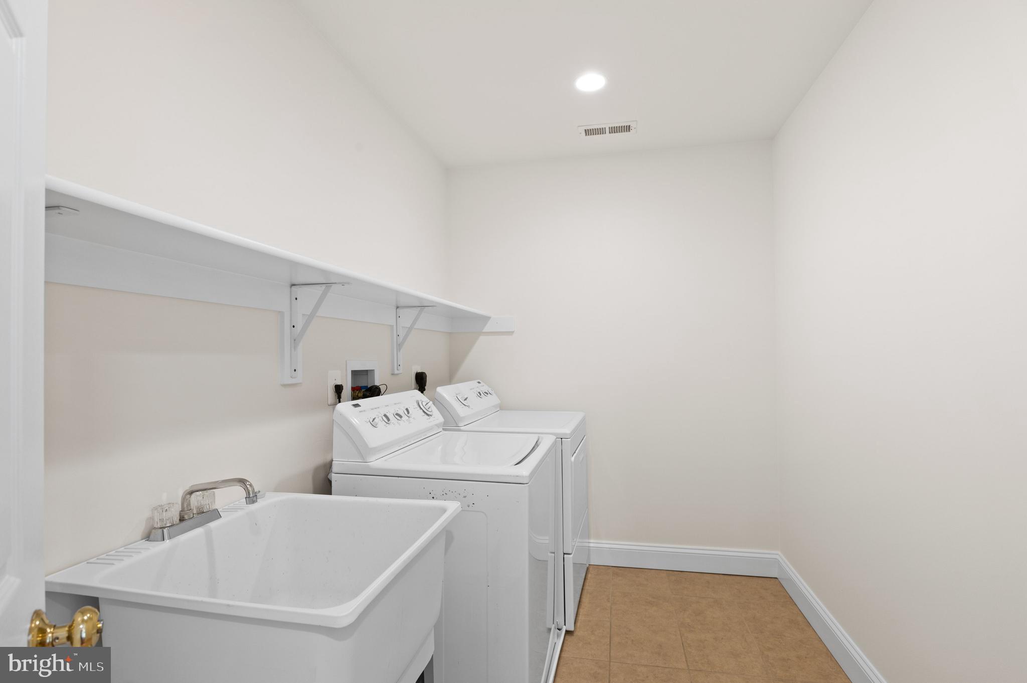 AYRLAWN - Residential