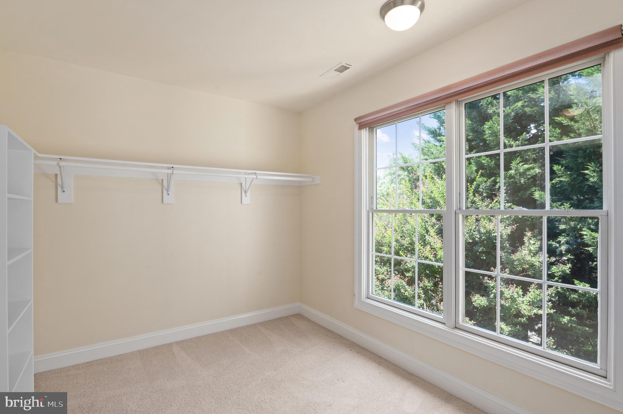 AYRLAWN - Residential