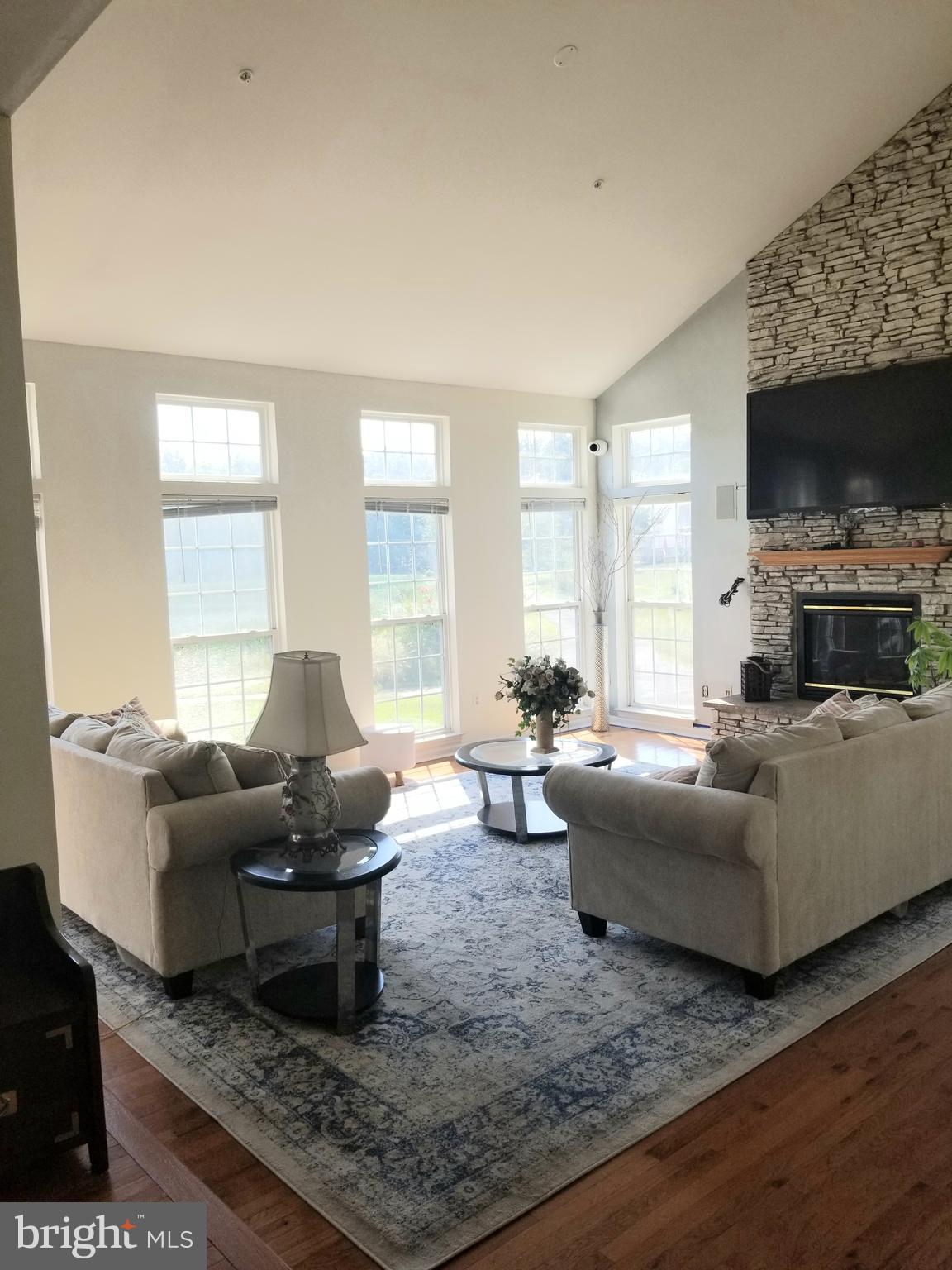 HAMPTON SUB-PLAT 1> - Residential Lease