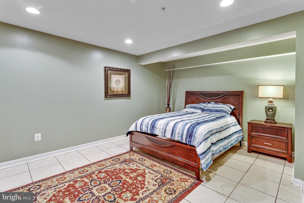 HAMPTON SUB-PLAT 1> - Residential Lease