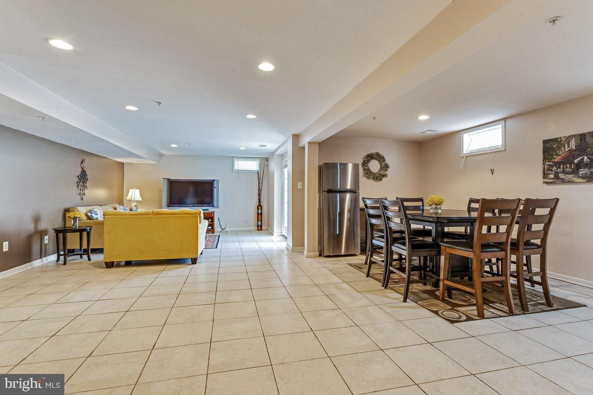 HAMPTON SUB-PLAT 1> - Residential Lease