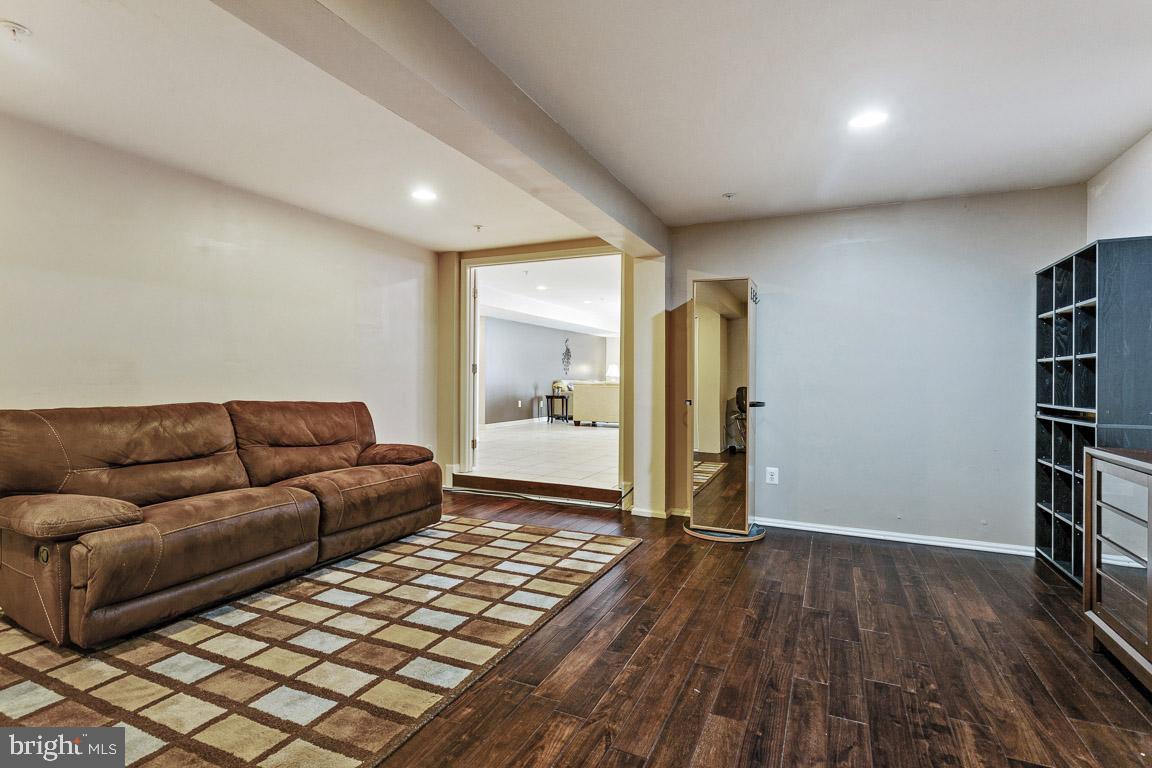 HAMPTON SUB-PLAT 1> - Residential Lease