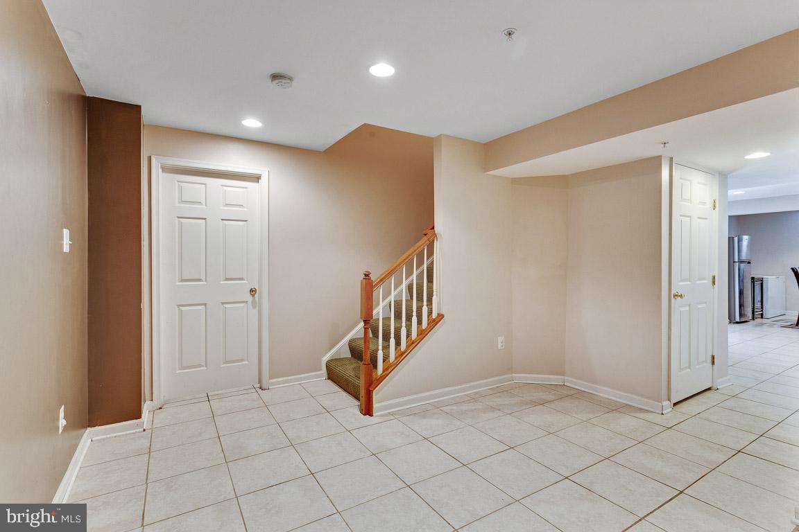 HAMPTON SUB-PLAT 1> - Residential Lease