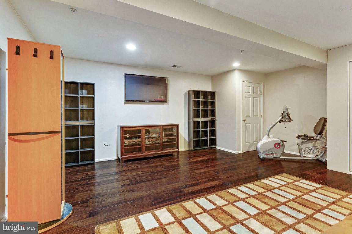 HAMPTON SUB-PLAT 1> - Residential Lease