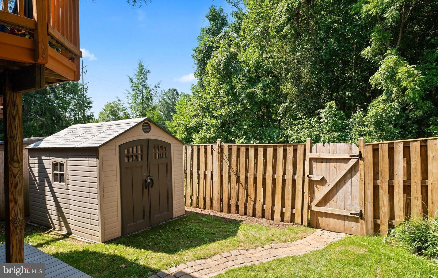 SINGLETONS GROVE - Residential Lease