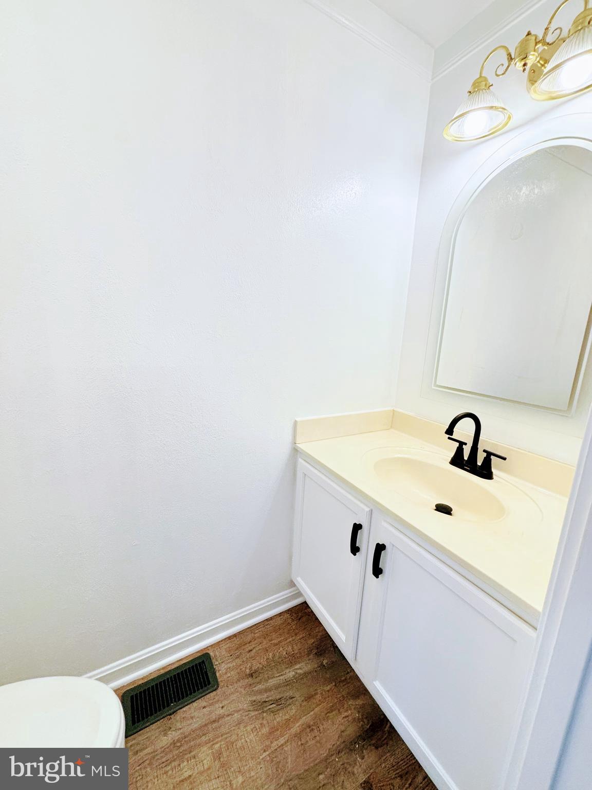 SINGLETONS GROVE - Residential Lease