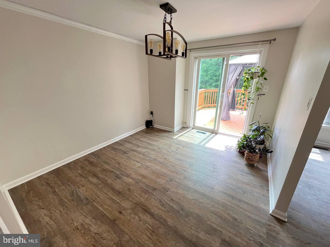 SINGLETONS GROVE - Residential Lease