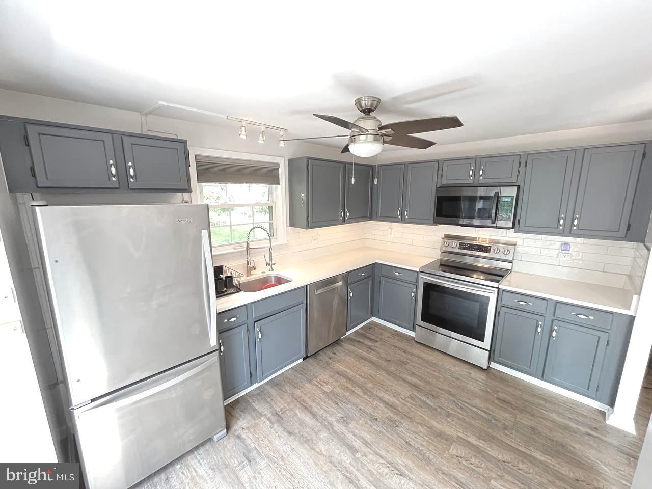 SINGLETONS GROVE - Residential Lease