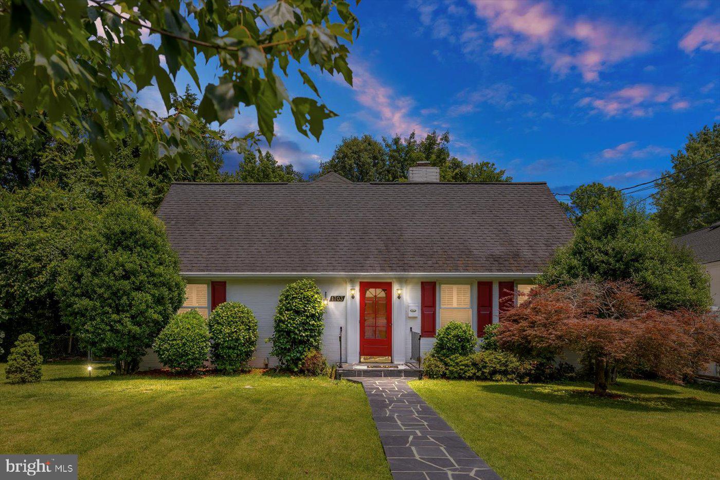 Welcome to this well-maintained 4-bedroom, 2-bath home located just below the University of Mary Washington—perfect for students, faculty, or anyone who wants to enjoy walkable access to downtown Fredericksburg. With 1,306 sq ft of living space, this home offers a functional layout with comfortable bedrooms and two full bathrooms.
Enjoy outdoor living in the spacious fenced backyard with a deck, ideal for entertaining or relaxing. The home also features a full-size washer and dryer for your convenience.
Don't miss out on this fantastic opportunity to live in a prime location close to campus, shops, restaurants, and more. Schedule your tour today!