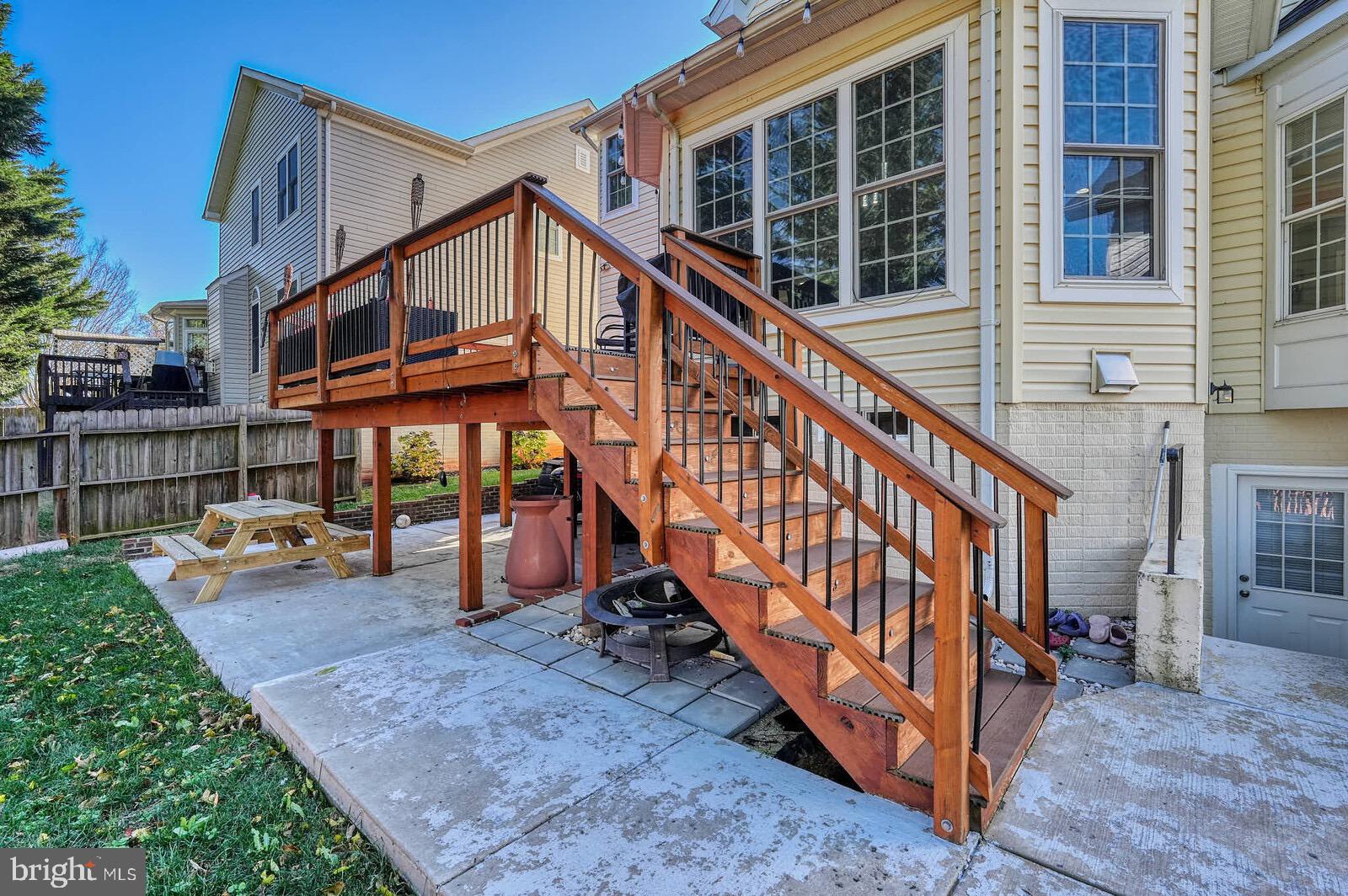 ELIZABETH'S CROSSING - Residential