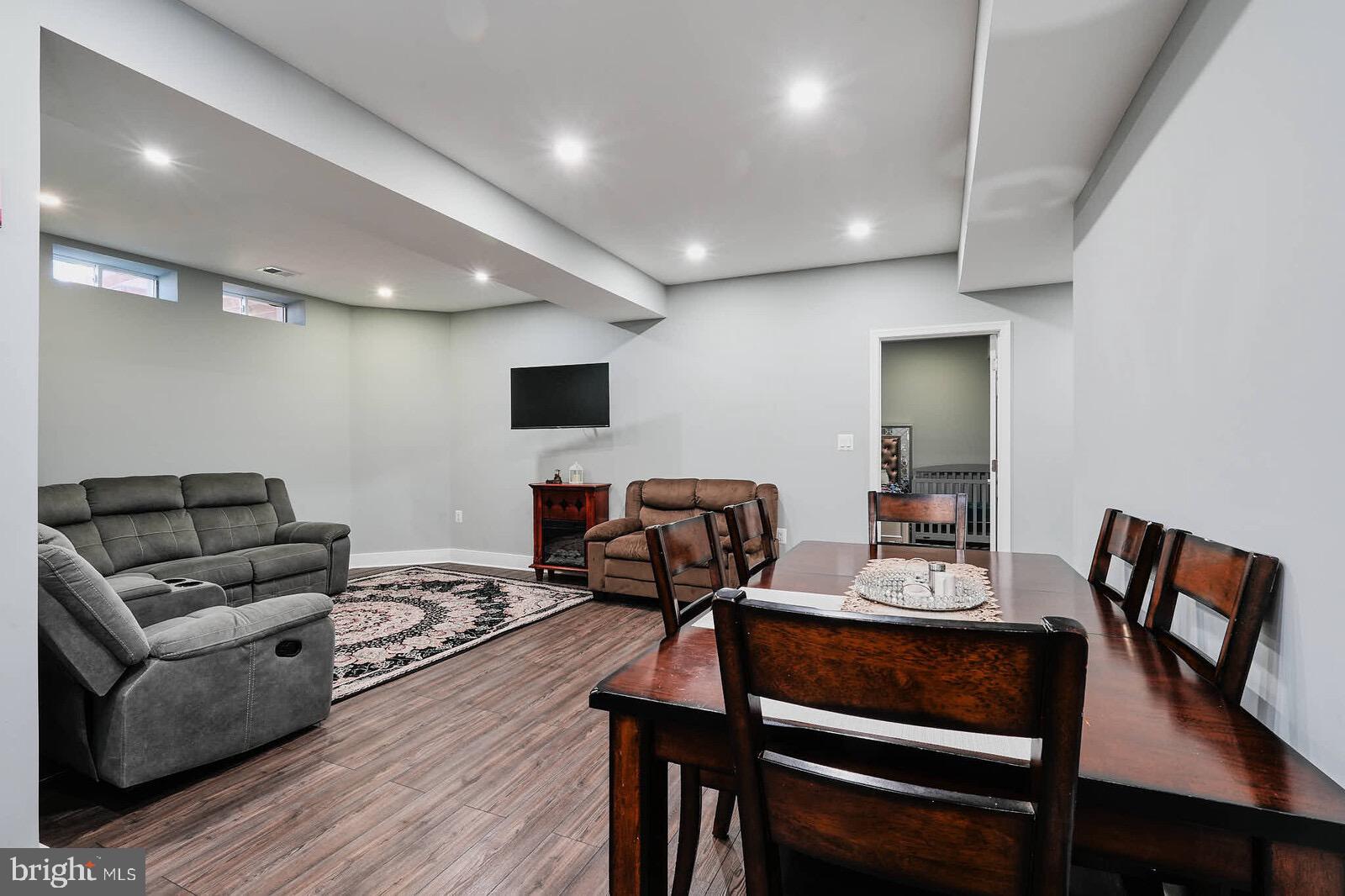 ELIZABETH'S CROSSING - Residential