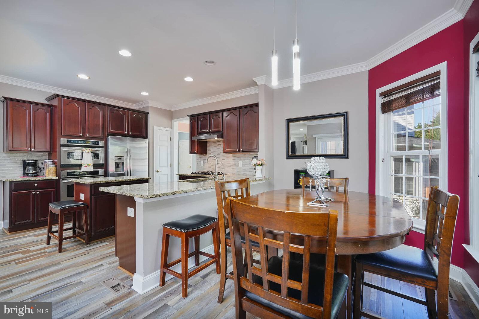 ELIZABETH'S CROSSING - Residential