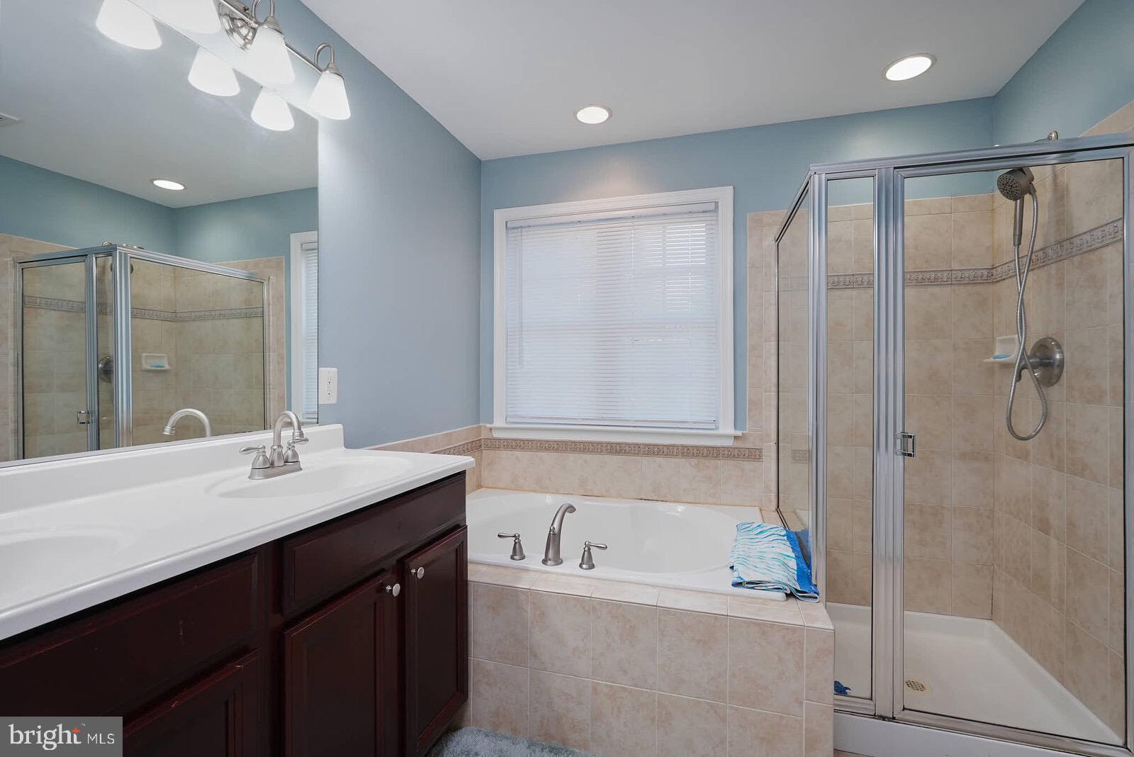 ELIZABETH'S CROSSING - Residential