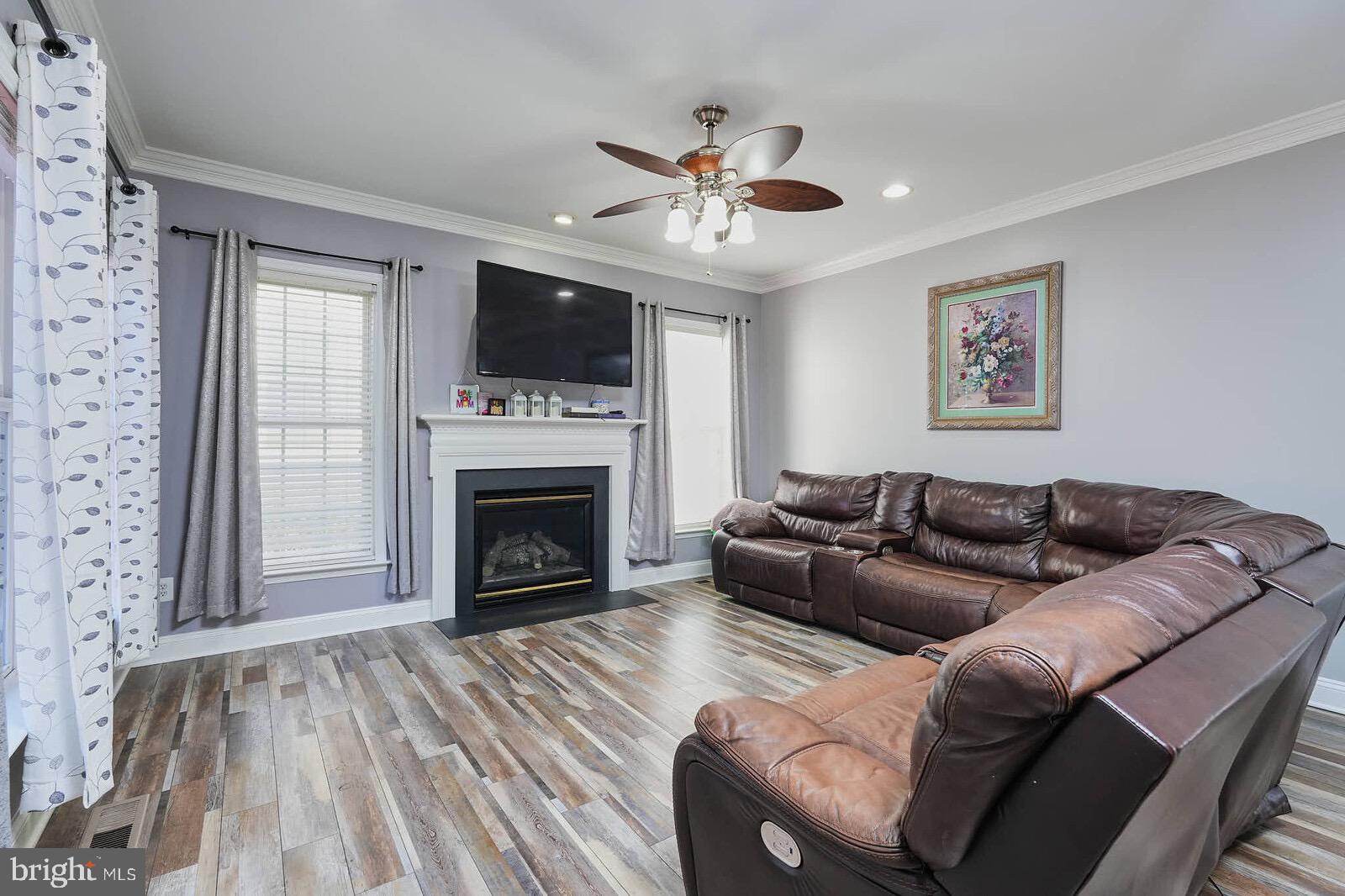 ELIZABETH'S CROSSING - Residential