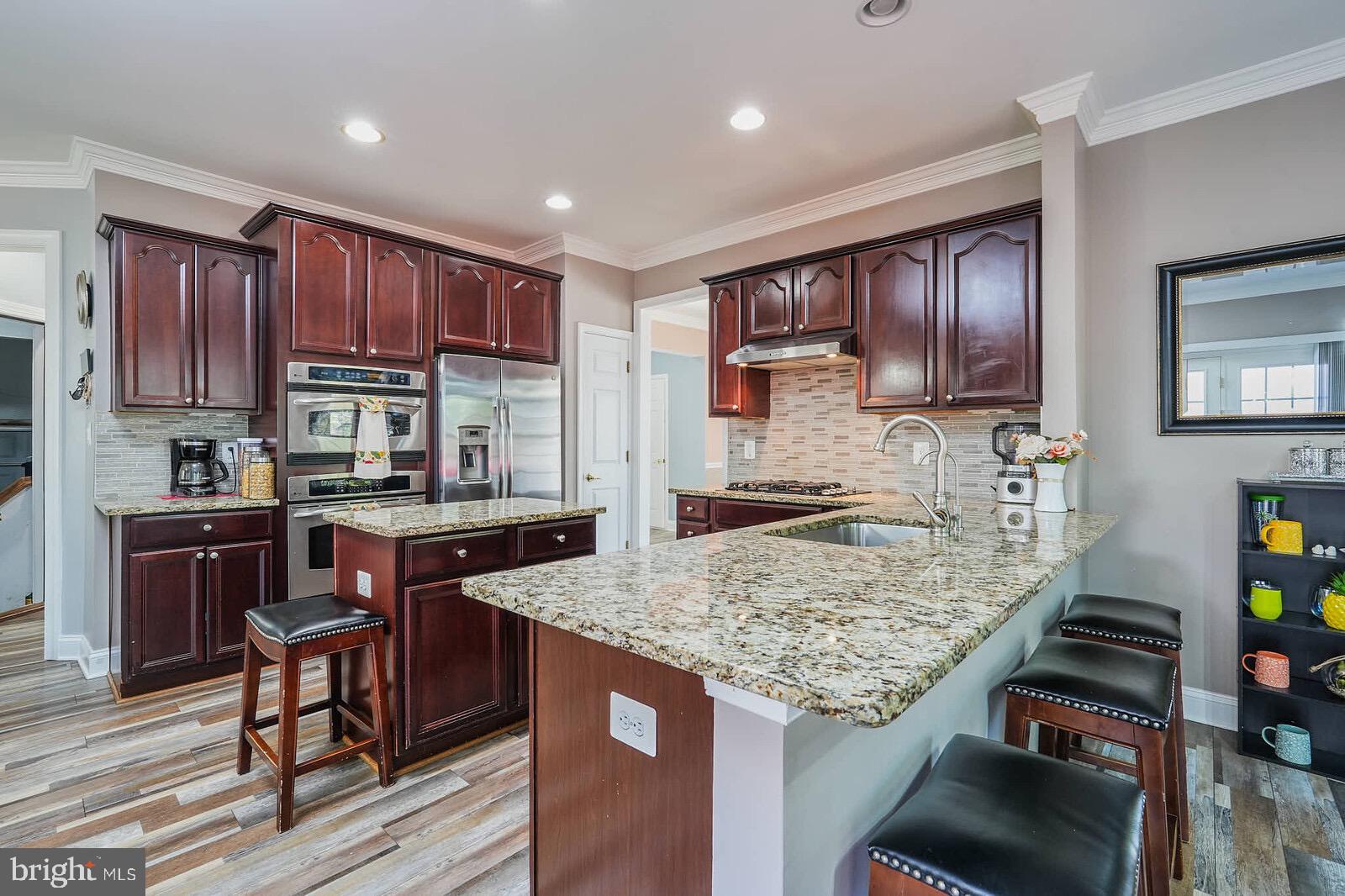 ELIZABETH'S CROSSING - Residential