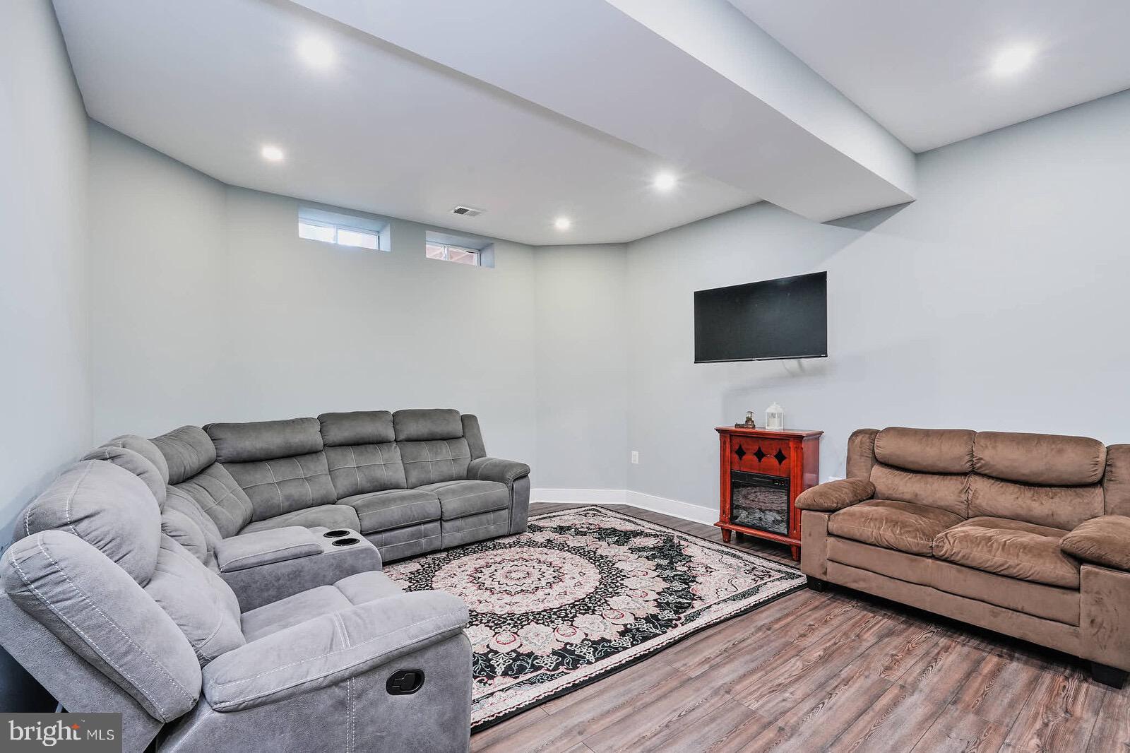 ELIZABETH'S CROSSING - Residential