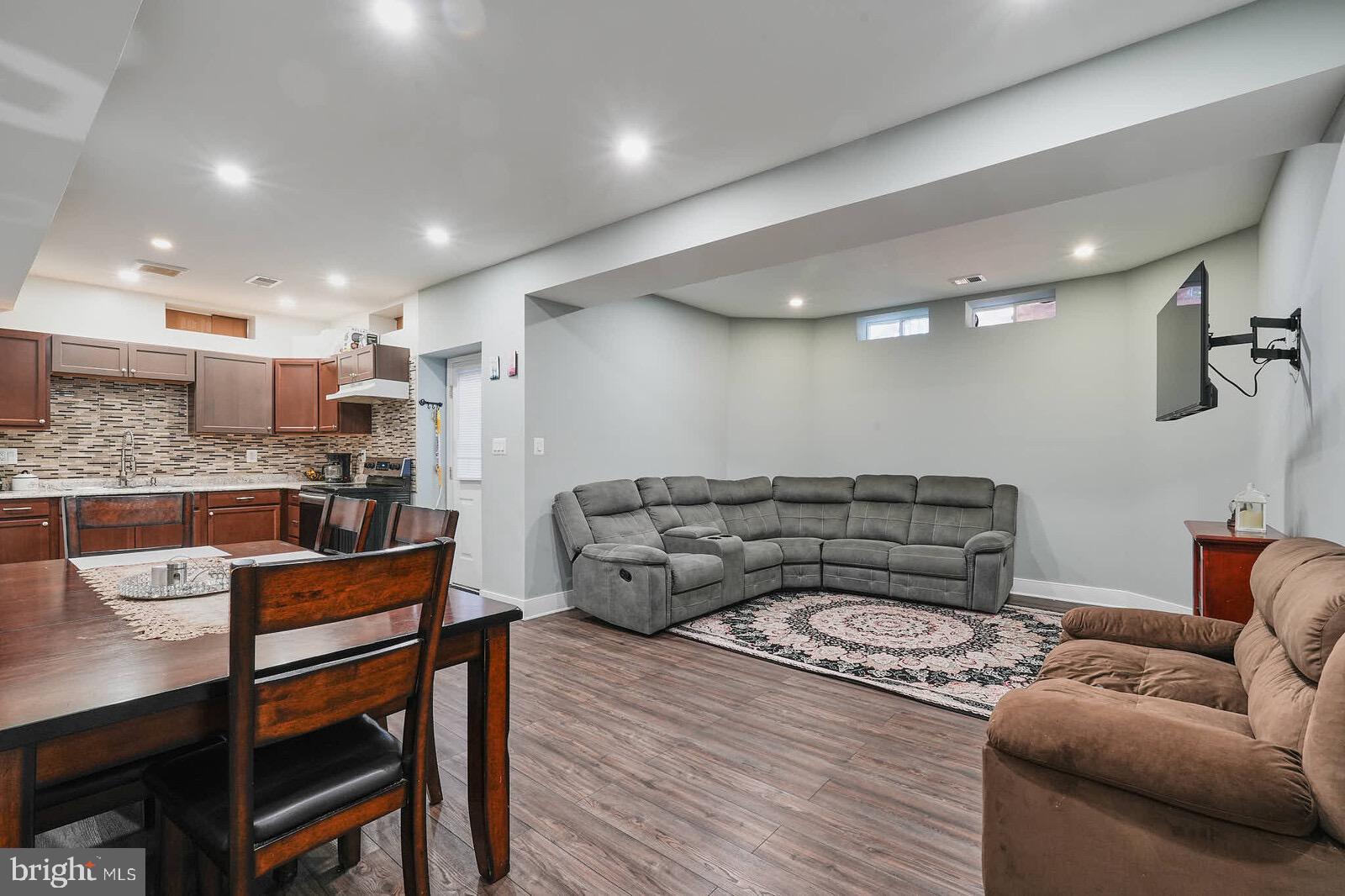 ELIZABETH'S CROSSING - Residential