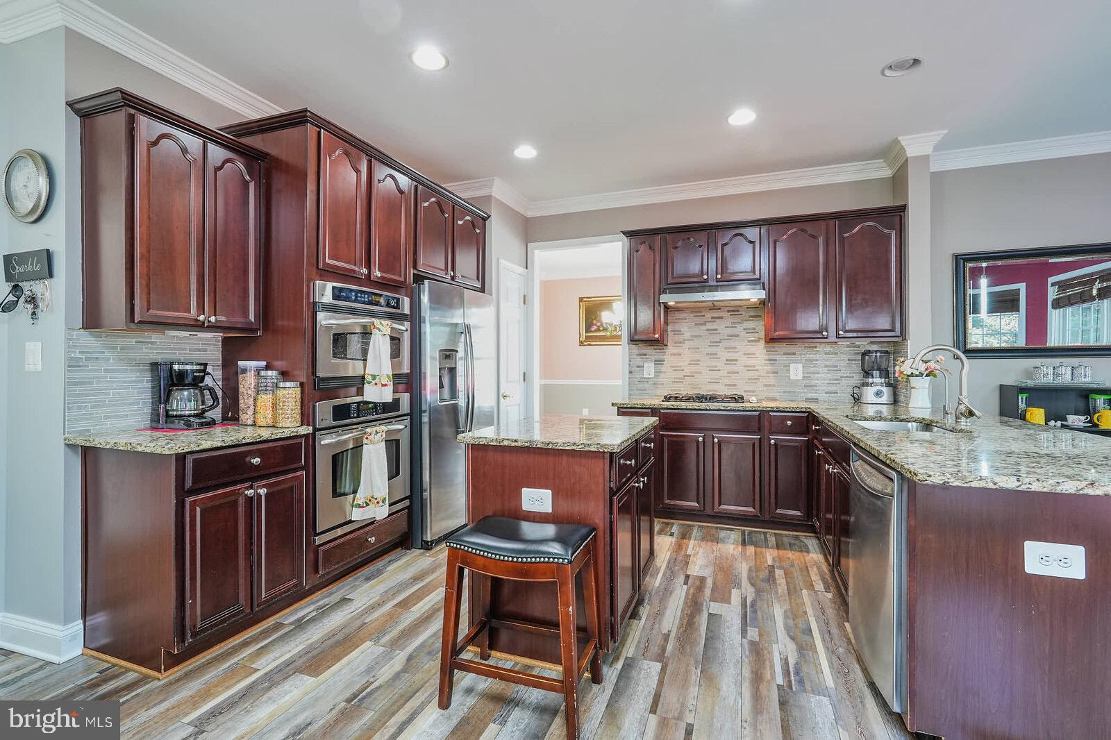 ELIZABETH'S CROSSING - Residential