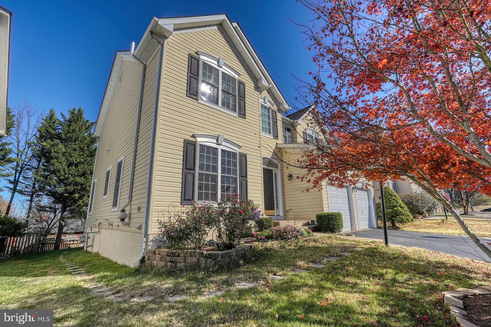 ELIZABETH'S CROSSING - Residential