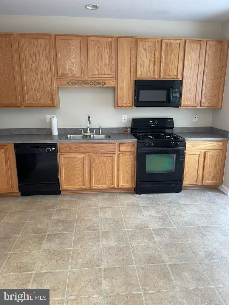 WAKELAND MANOR - Residential Lease