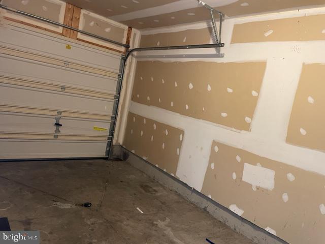 WAKELAND MANOR - Residential Lease