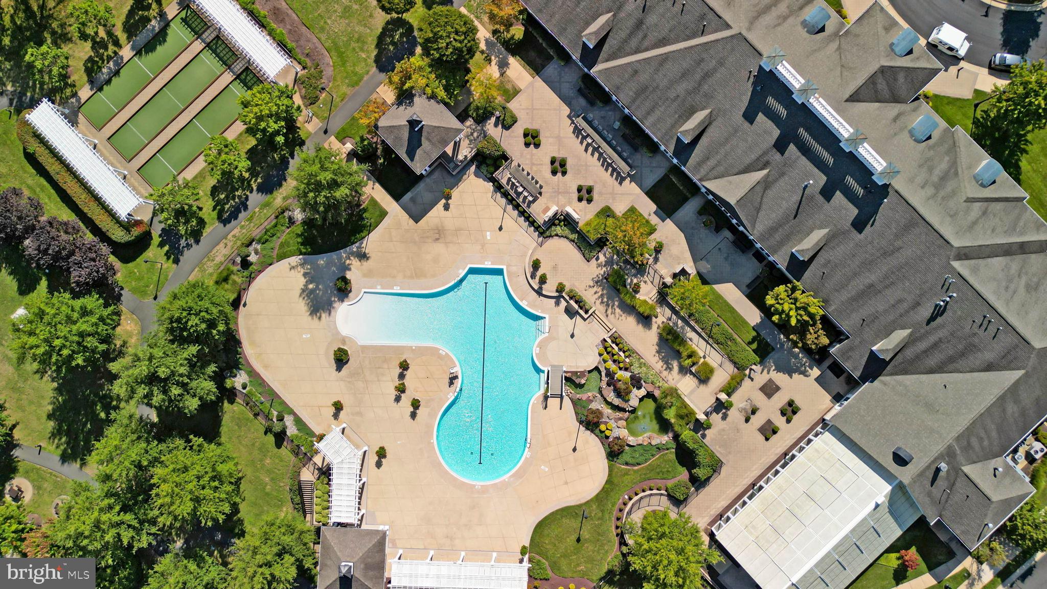 FOUR SEASONS IN HISTORIC VIRGINIA - Residential