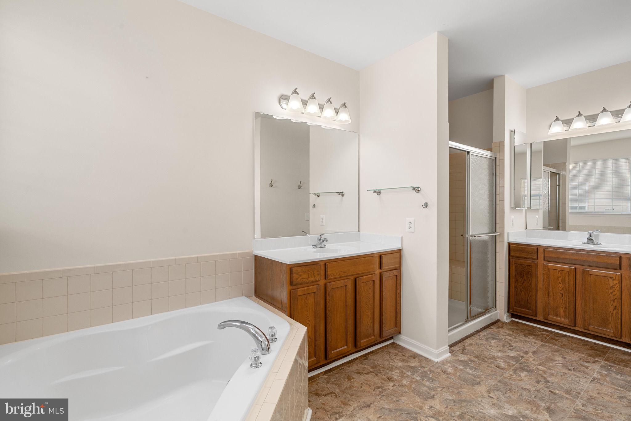 FOUR SEASONS IN HISTORIC VIRGINIA - Residential