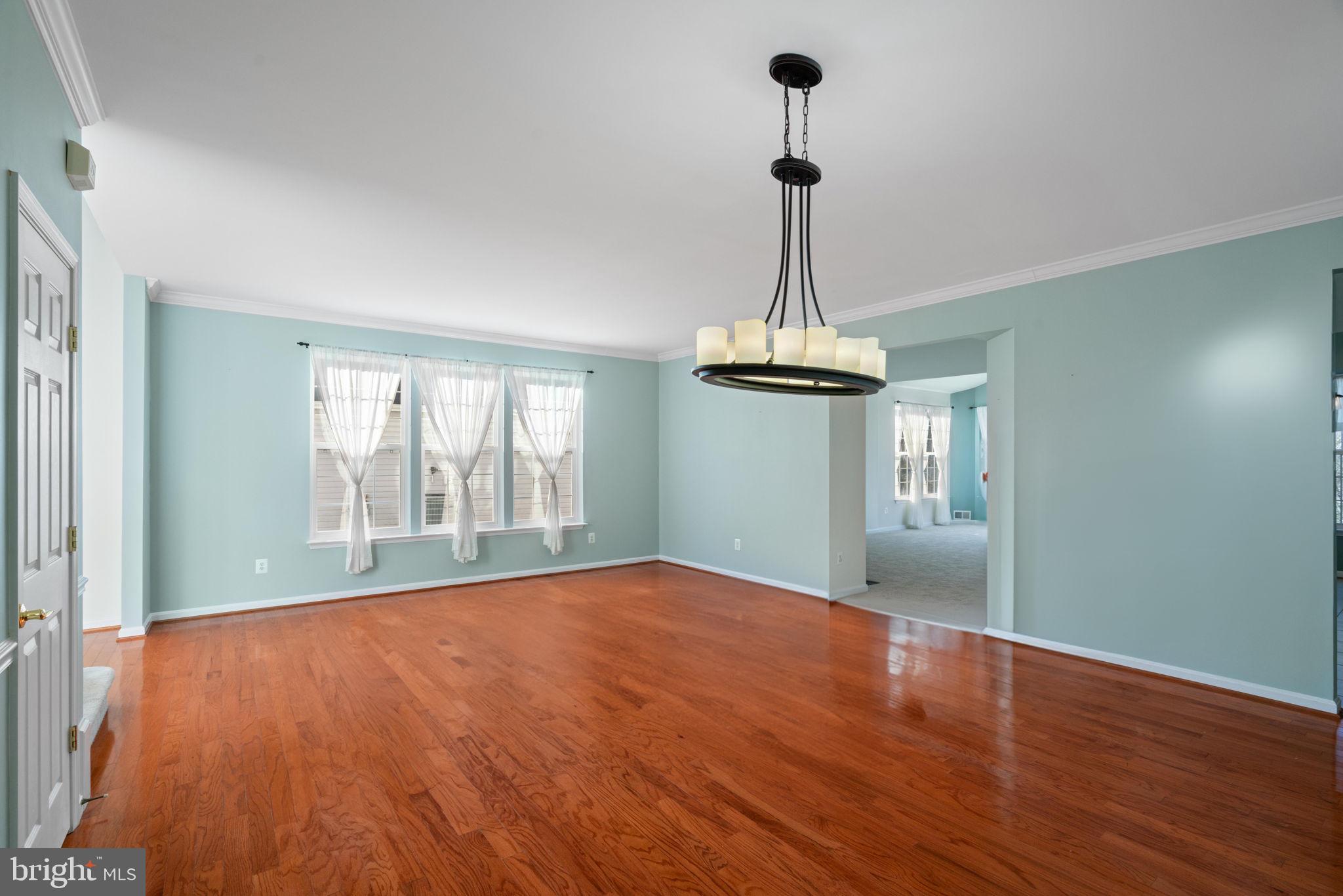 FOUR SEASONS IN HISTORIC VIRGINIA - Residential